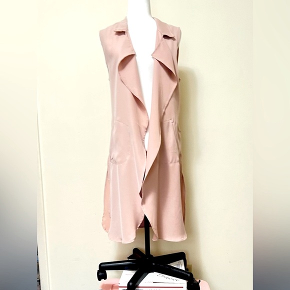 Stoosh Jackets & Blazers - Stoosh Pale Pink 41” Length Sleeveless Back Belt Open Wrap Cloak Vest Jacket M/L